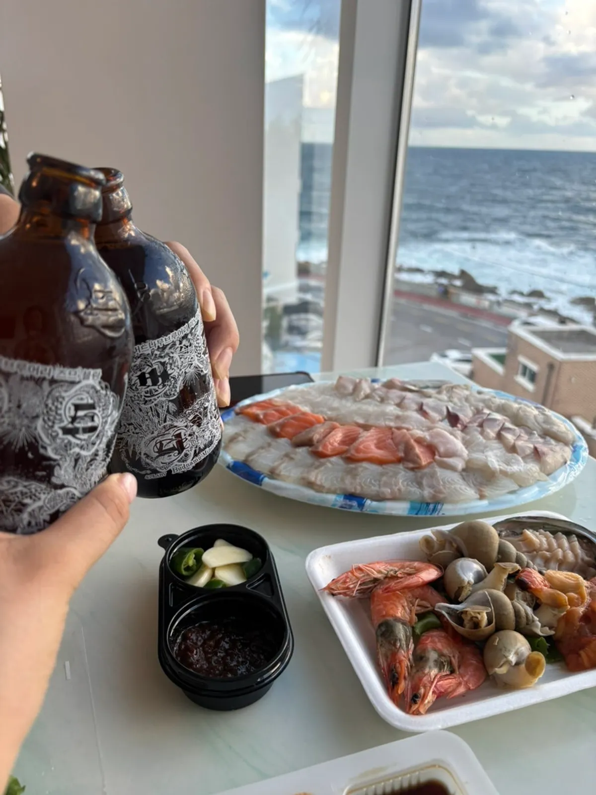Jumunjin mixed sashimi spread with beer