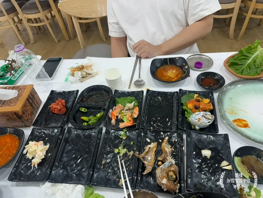 Table cleared after finishing the meal