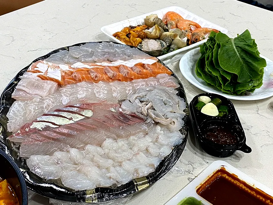 Plate of the large mixed sashimi platter with extra seafood