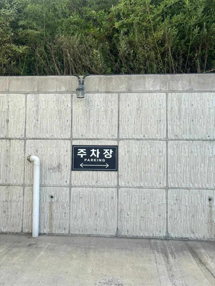 Exterior of the Dangsinuianmok Juncheon building