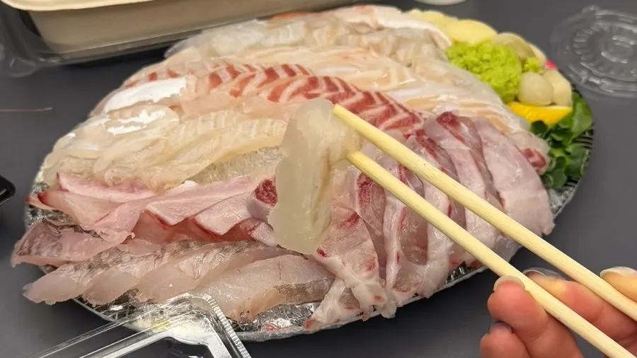 在住宿享用的多种生鱼片