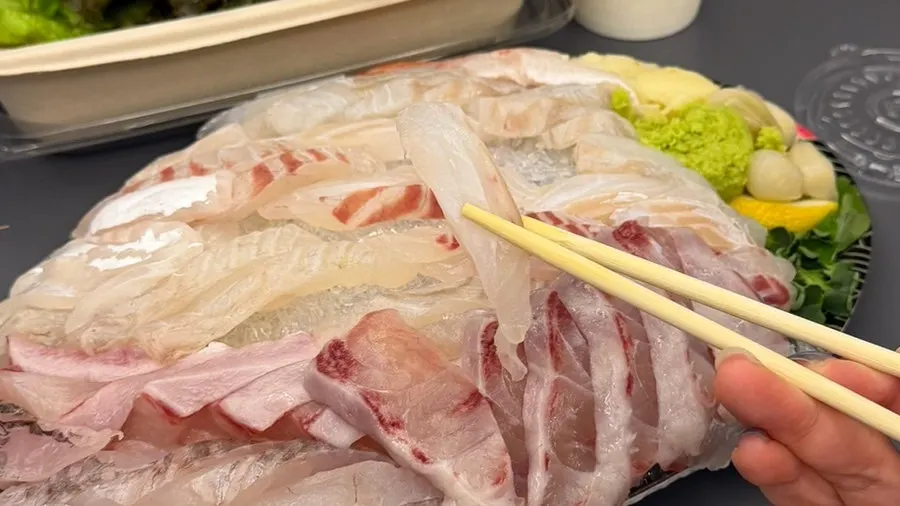 在住宿享用的注文津生鱼片外带组合