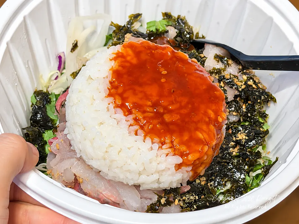 Hoedeopbap generously topped with sashimi