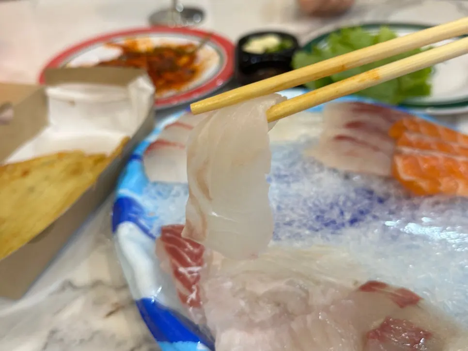 Soft salmon sashimi with no fishy taste