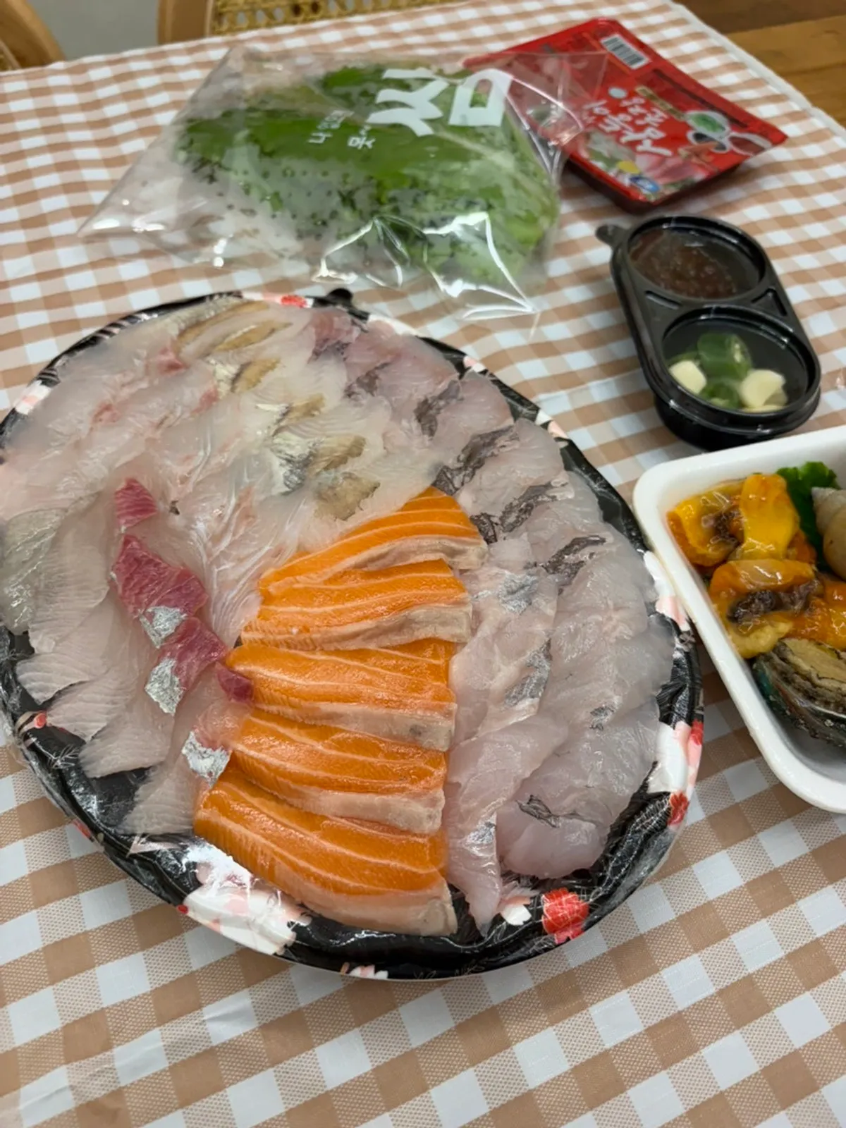 Picking up sashimi takeaway from Minja Hoetjip in Jumunjin