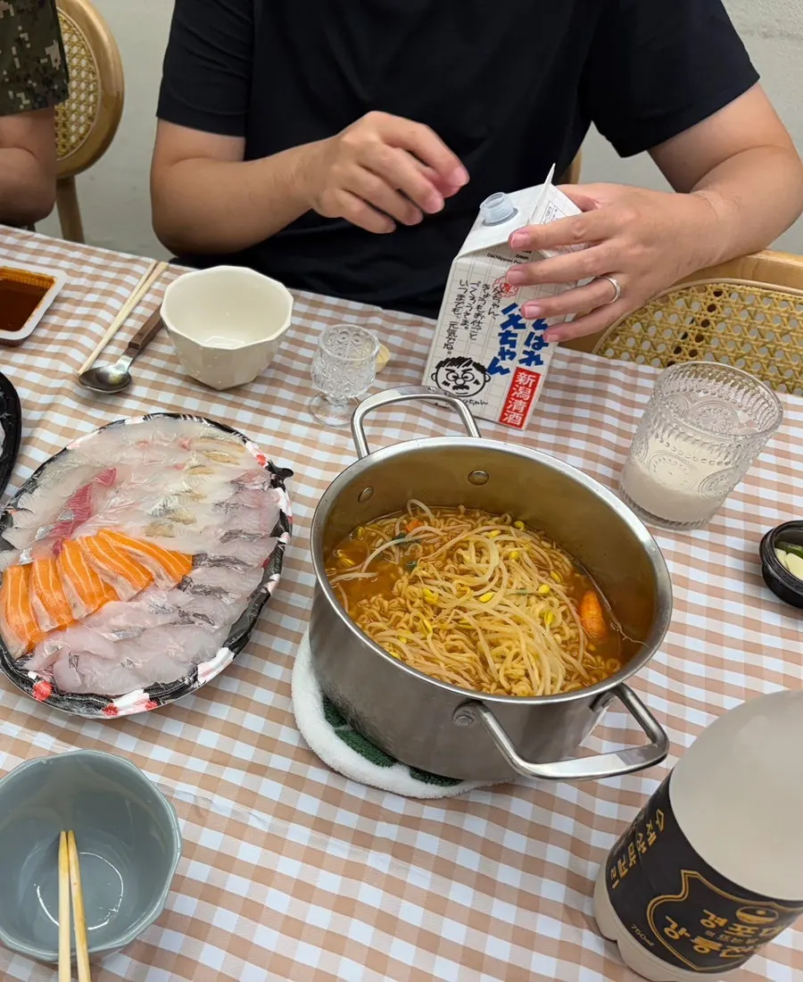 The varied assorted sashimi takeaway from Minja Hoetjip