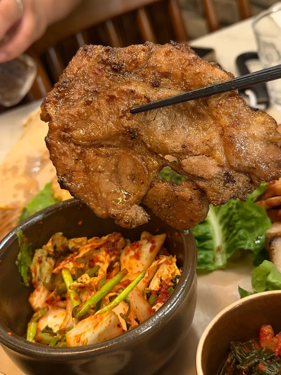 A plate of Ju Myeongdang's straw-fire char siu bossam