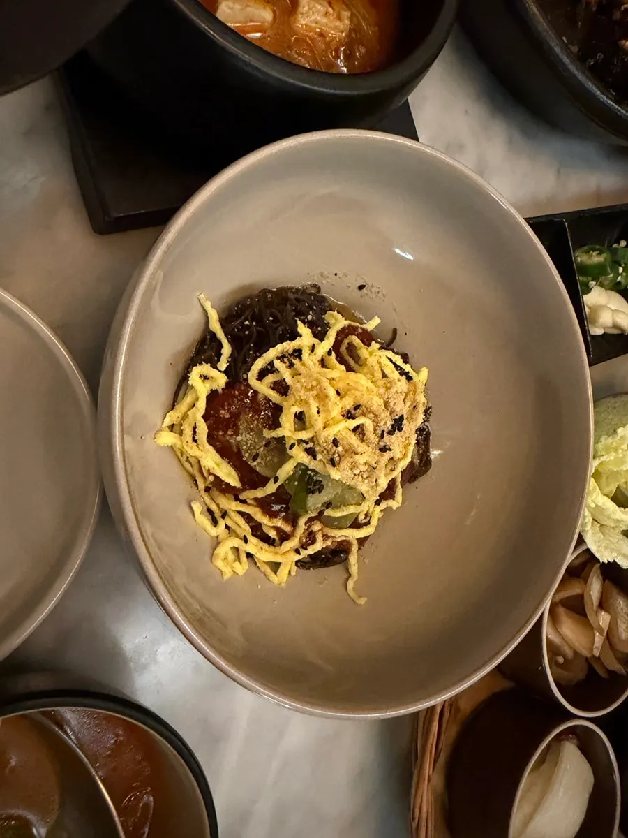 A plate of Ju Myeongdang's straw-fire yangnyeom galbi