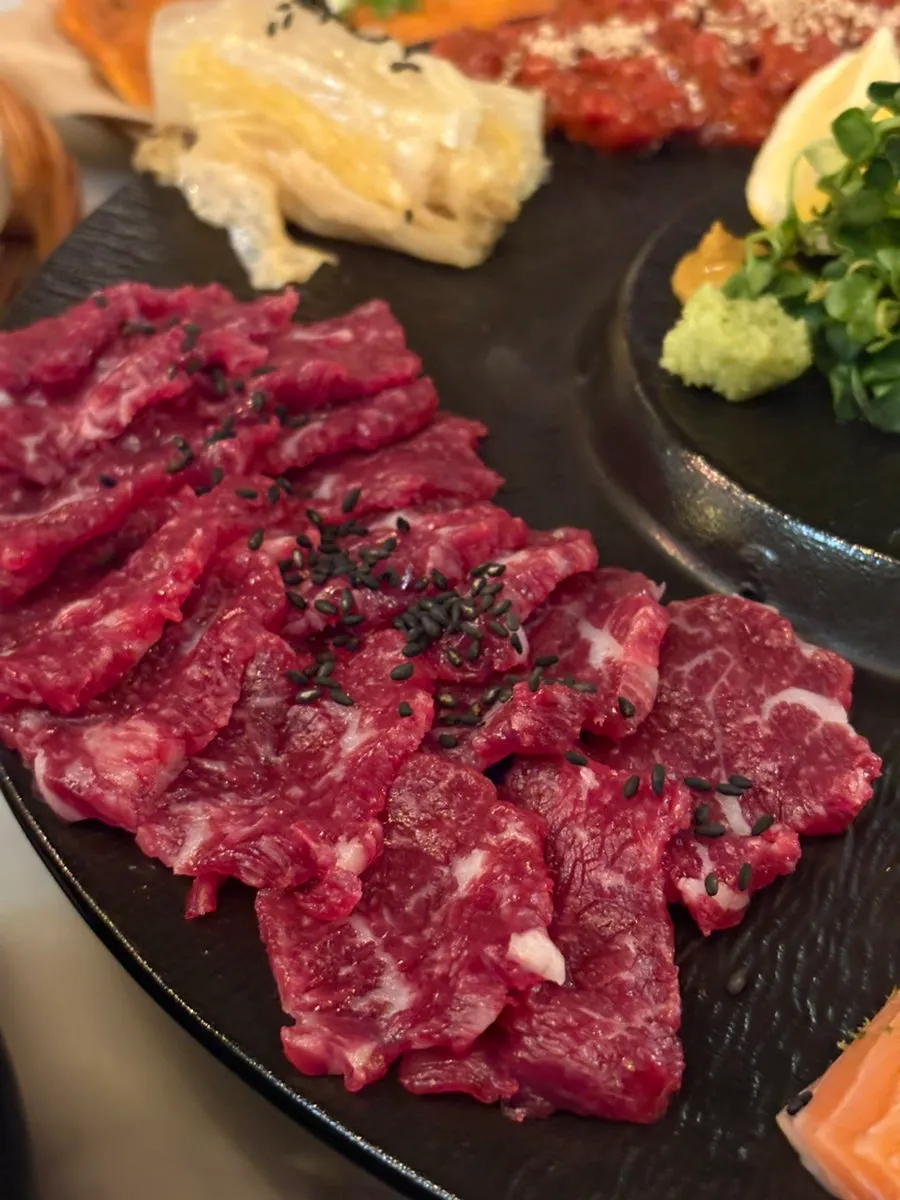거품이 올라온 생맥주 한 잔