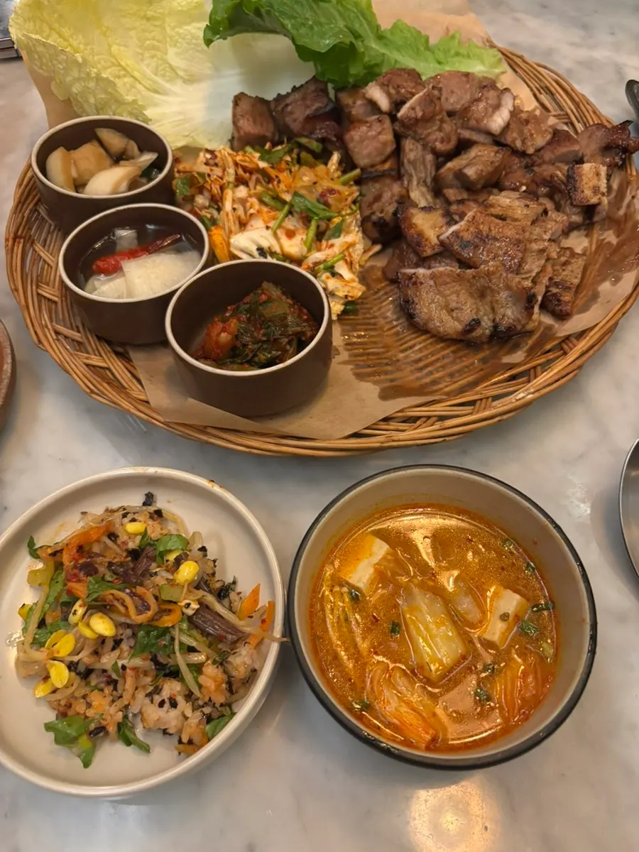 이모밥상에 함께 나온 된장찌개