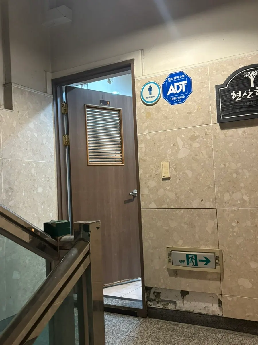 주명당 내부 인테리어 소품과 조명