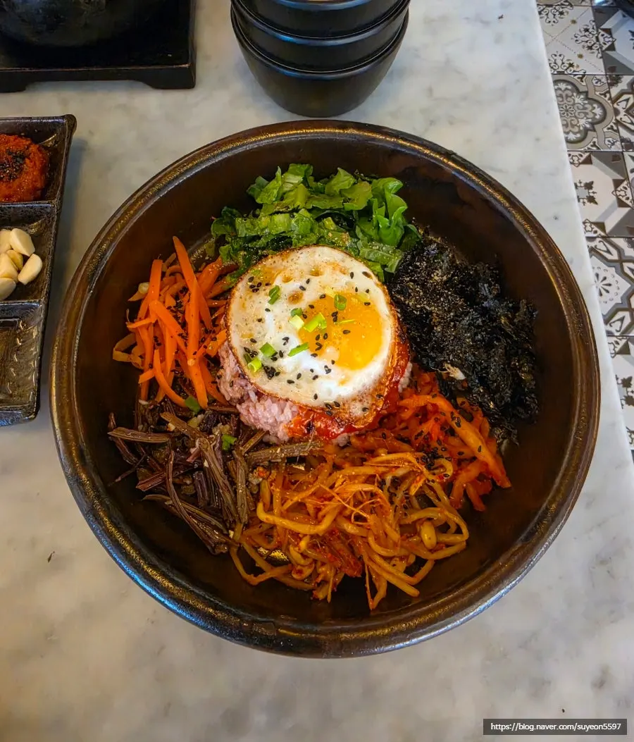 Spicy aged kimchi jjigae