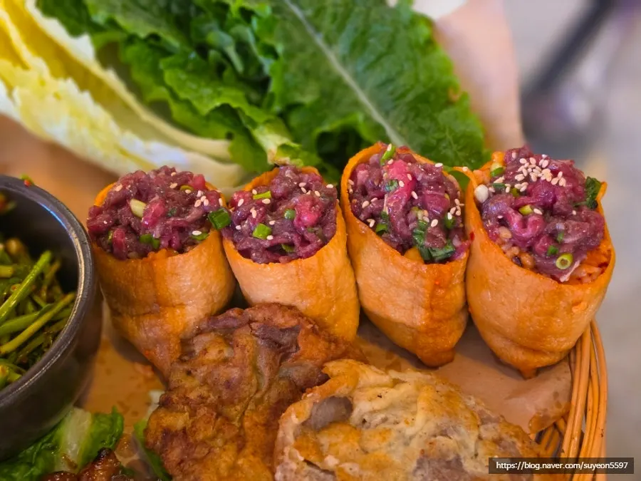 Hanwoo yukhoe yubu-chobap topped with beef tartare, 4 pieces