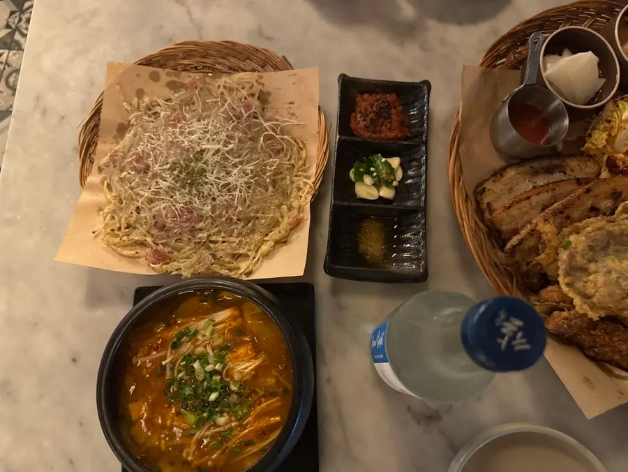푸짐하게 차려진 주명당 삼촌술상 전체 상차림