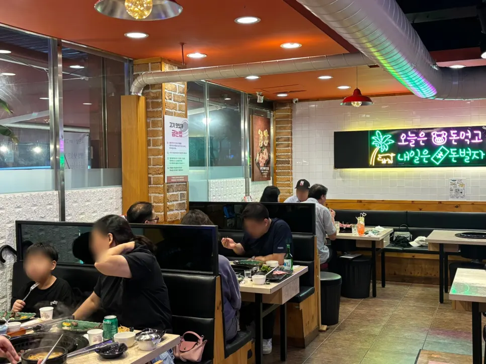 Restaurant photo during a weekday evening visit