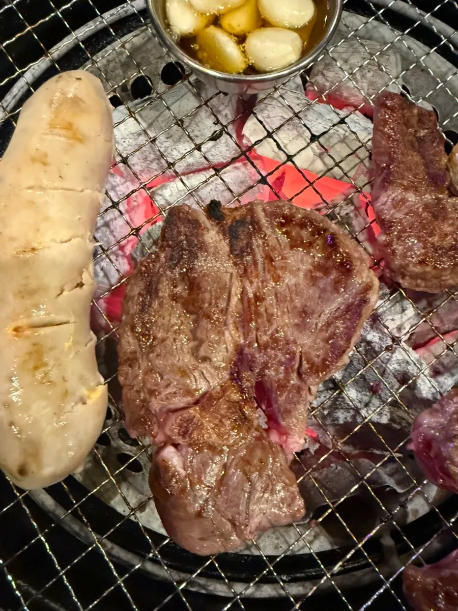 노릇하게 구워진 소갈비살