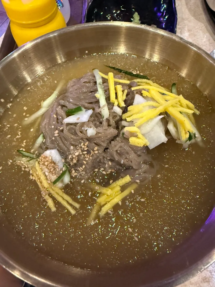 차돌박이와 콩나물이 든 차돌해장라면