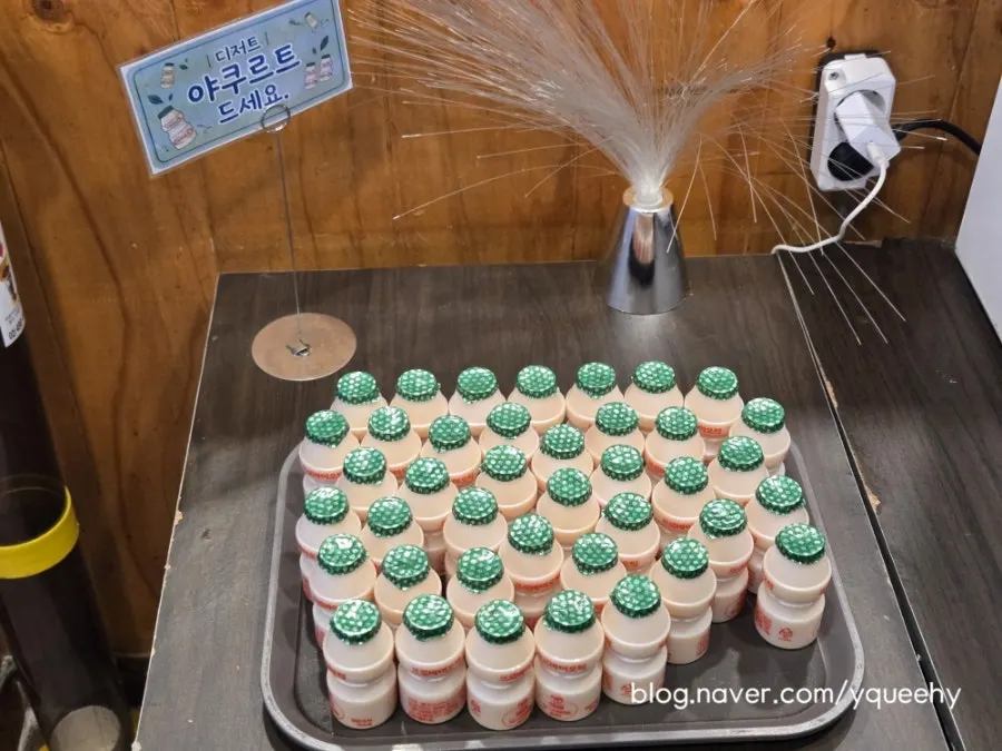 입구쪽에 준비된 요구르트 디저트