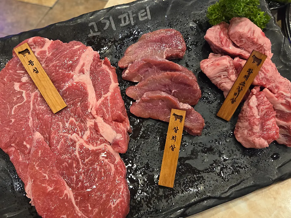 Beef plate with sirloin, chuck flap, and short rib meat