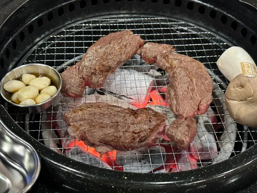 노릇하게 구워진 소고기