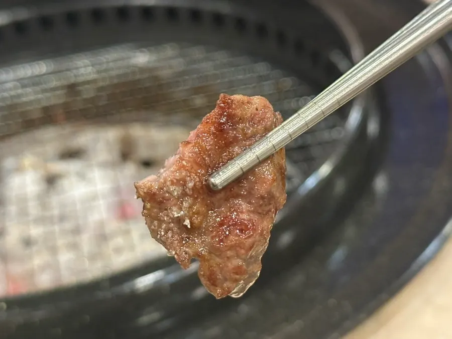 불판에서 익어가는 꽃목살