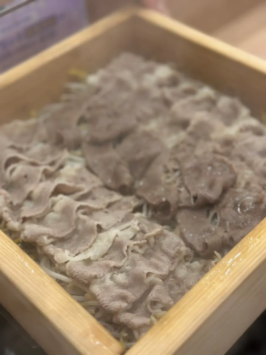 Seiro-mushi vegetables dipped in sauce