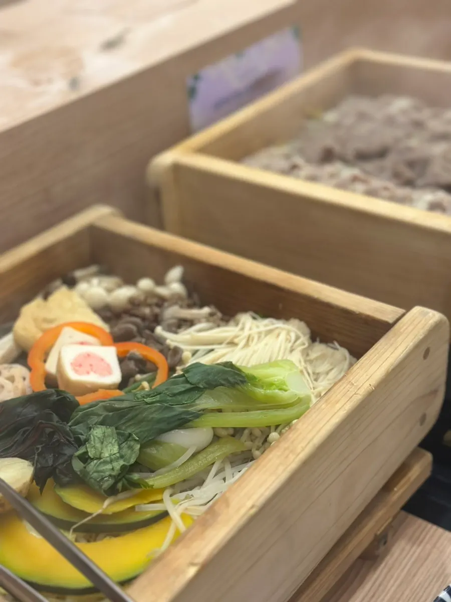 Meat tray for the seiro-mushi set sitting on bean sprouts