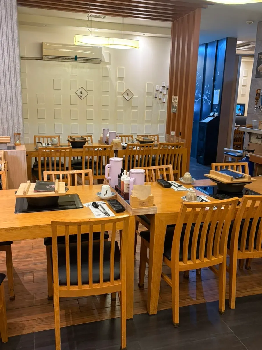 Counter seating for solo dining