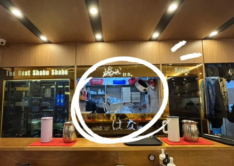 야채와 고기가 2단으로 담긴 편백찜기