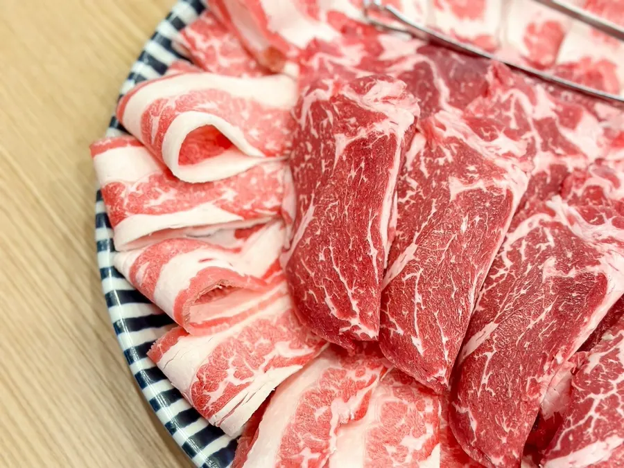 Refrigerated beef sliced after ordering