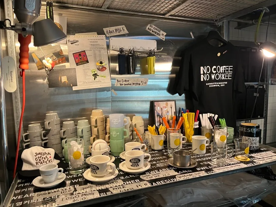 Dessert display including fresh-fruit sando
