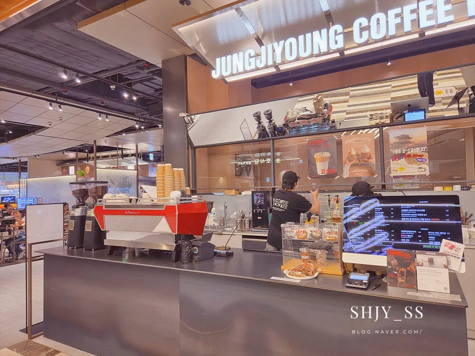Front of the Jeong Jiyeong Coffee Roasters store on the 2nd floor of Starfield Suwon