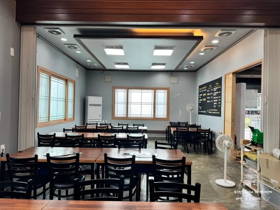 Group seating area at Oreumak Garden