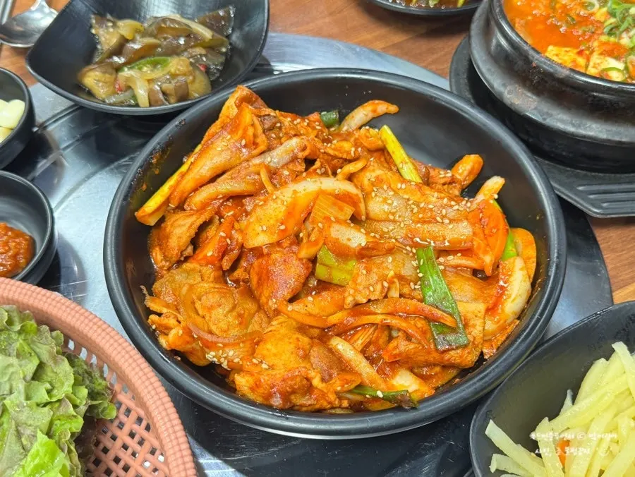 A plate of black pork stir-fried pork