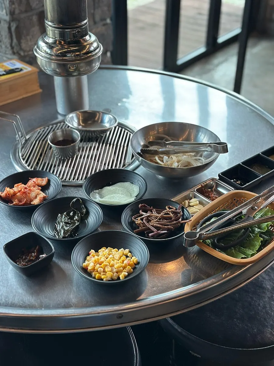 Kkamang Dwaeji lunch special order set
