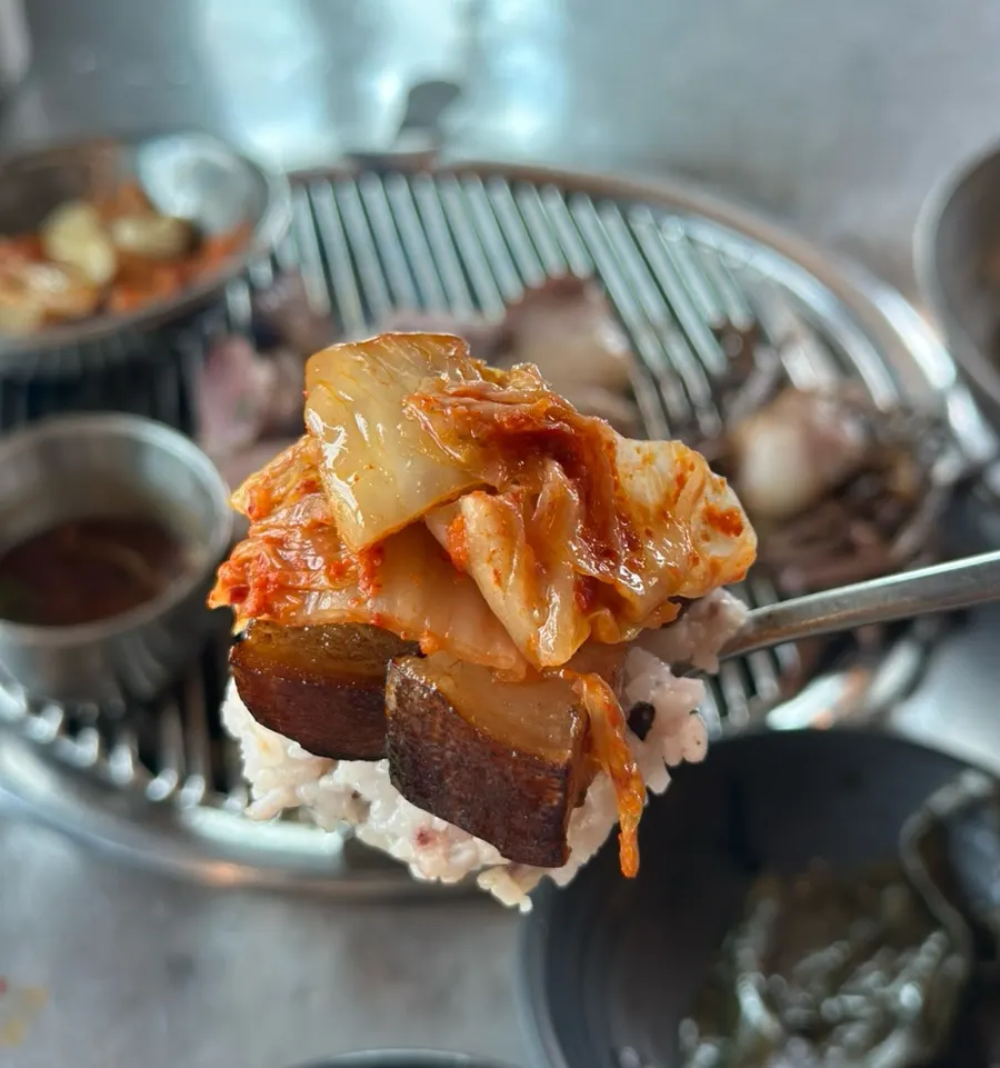Black pork topped with herb seasoning and coarse salt