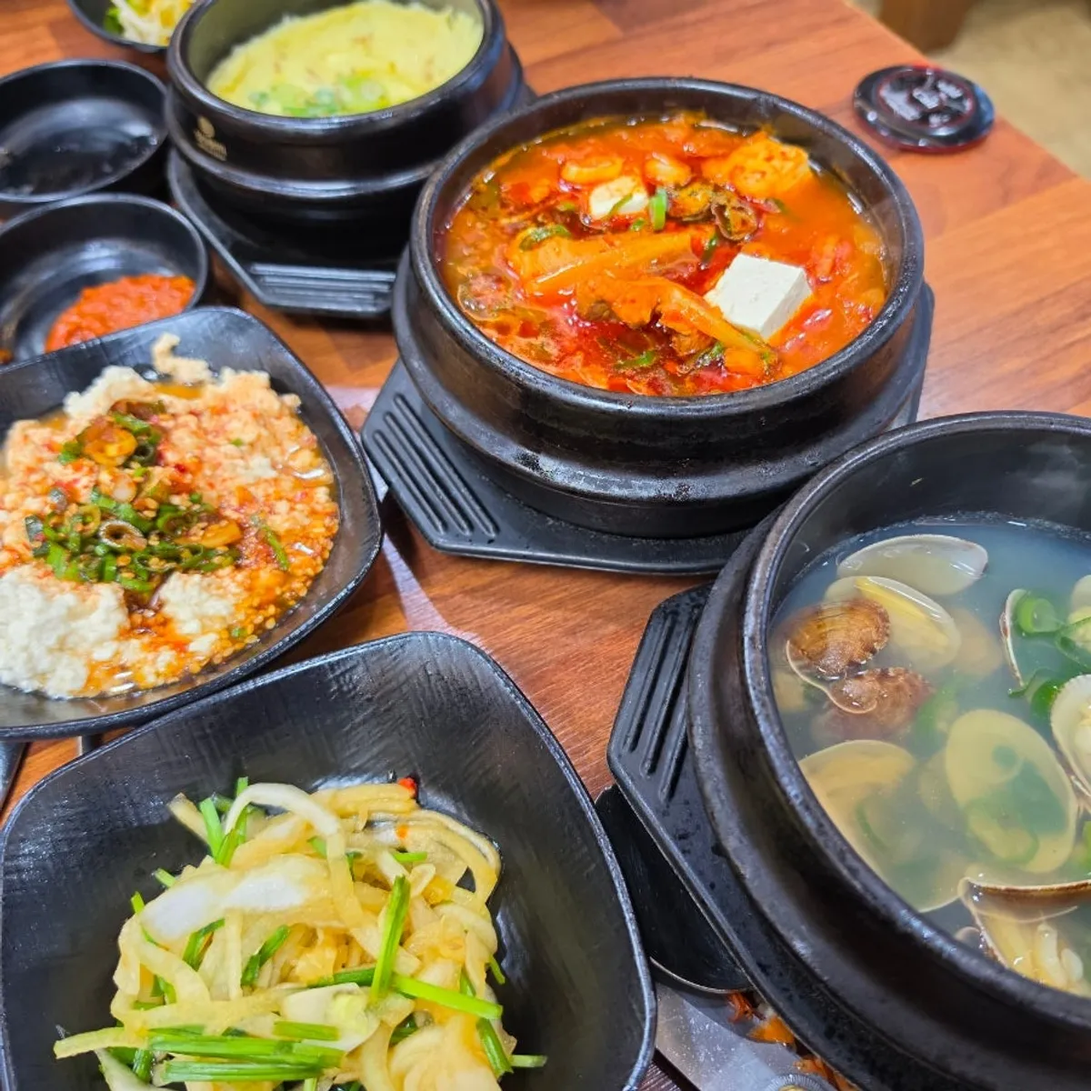 오르막가든 중문본점 흑돼지 오겹살과 밑반찬 한 상