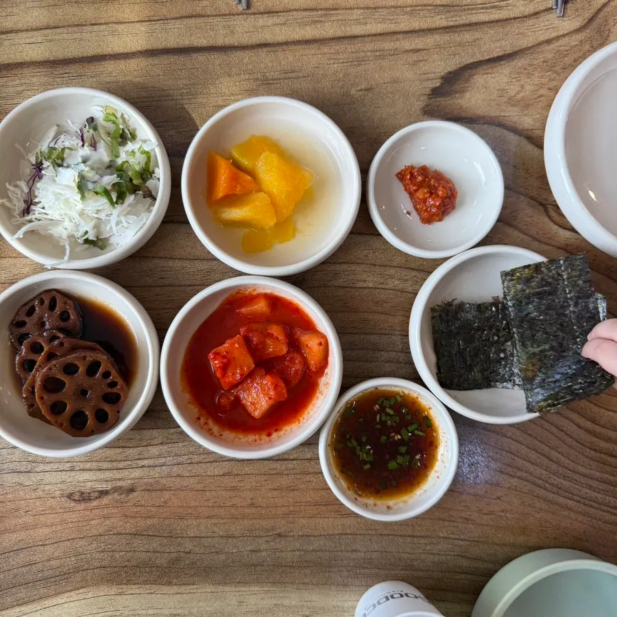 기본 반찬과 김 상차림