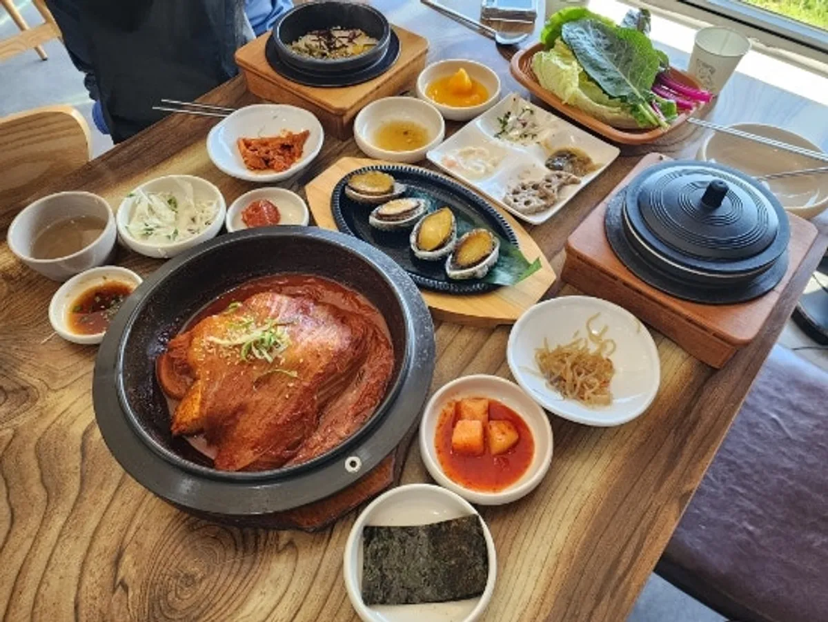묵은지고등어조림과 전복돌솥밥 2인 상차림
