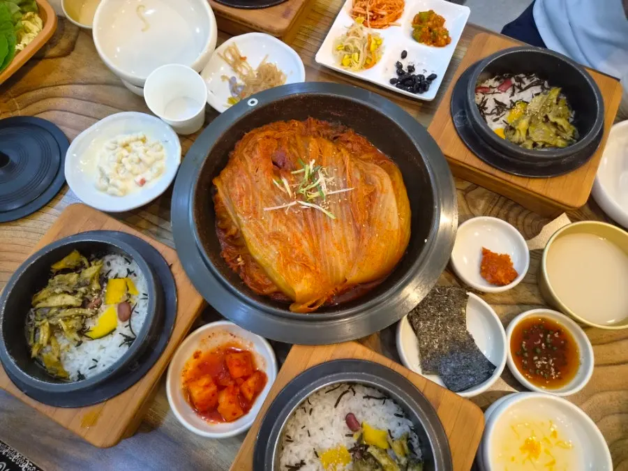 The aged kimchi mackerel pot simmering