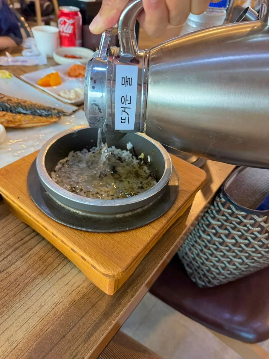 단체석이 마련된 홀 전경