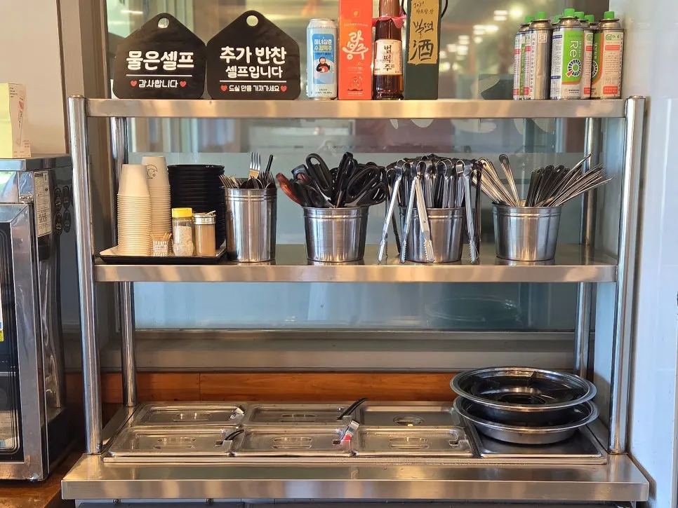 Self-serve bar for side dishes