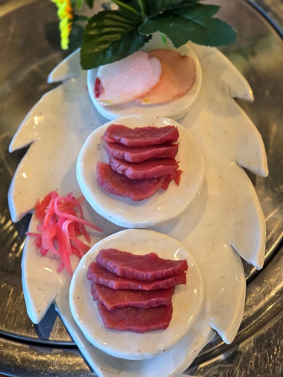 Plate of horse sashimi including the chadol cut