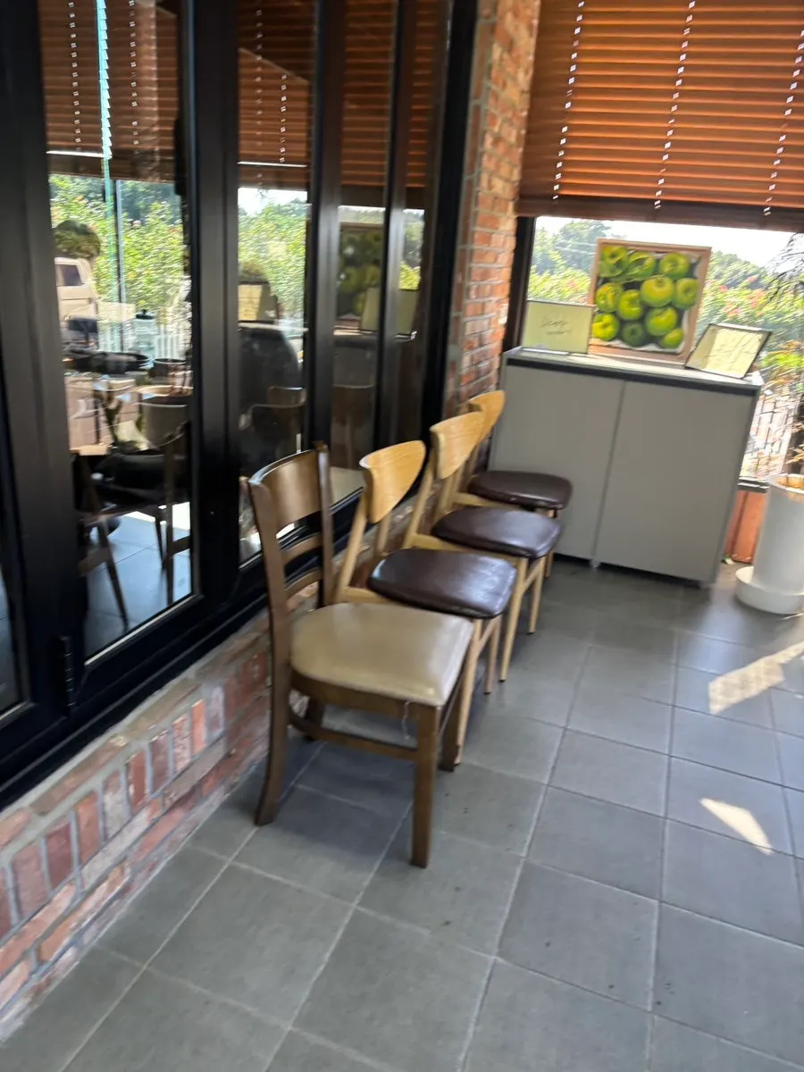 Path leading into the restaurant