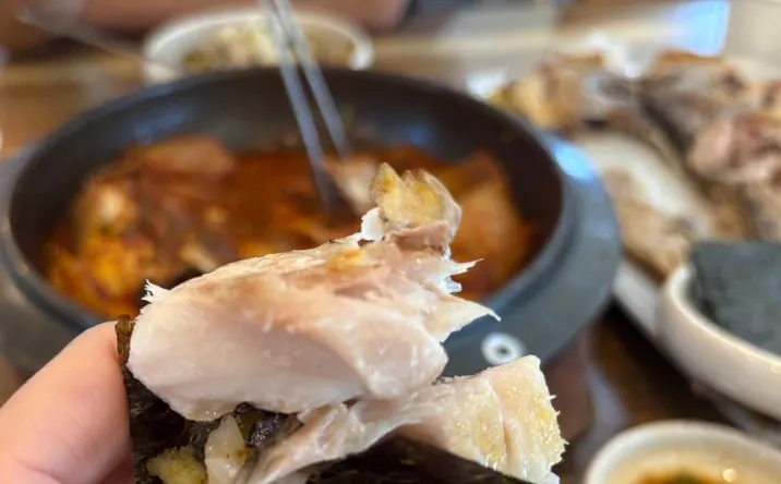 Sungnyung made by pouring water into the hot stone pot