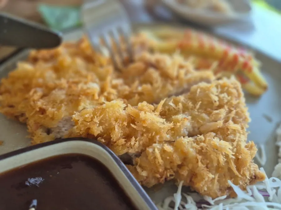 바삭한 흑돼지 수제돈까스 단면