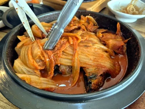 Caballa guisada con mukeunji