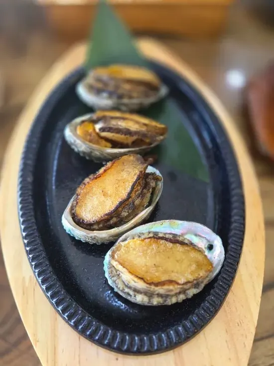 Abulón a la parrilla con mantequilla, 4 piezas
