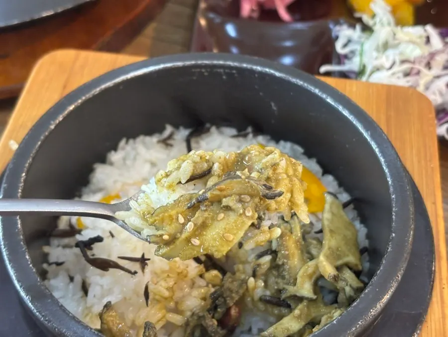 Abalone hot-pot rice served as part of the set