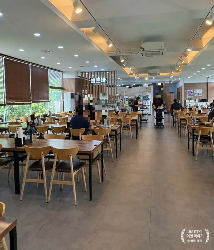 The spacious interior of Jungmun Godeungeo Ssam-bap